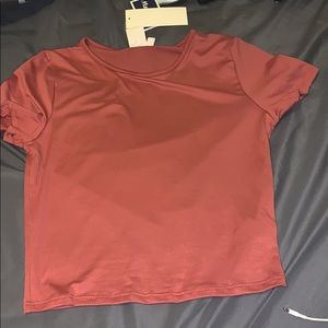 dark pink cropped t-shirt